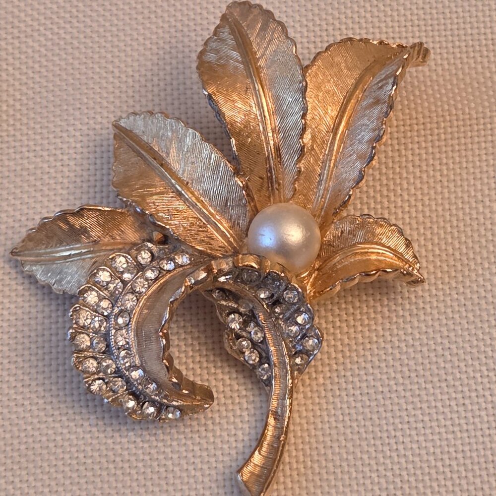 Vintage Gold, Rhinestone and Faux Pearl Brooch